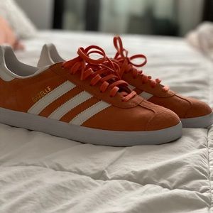 Adidas Gazelle Coral Suede Size 9 Women’s